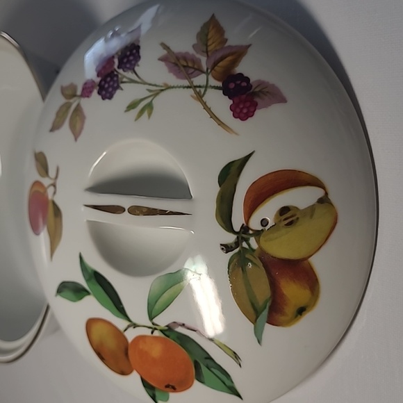 Royal worcester  evesham gold trim round Casserole dish with lid - Picture 6 of 9